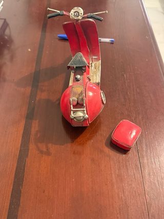 Vespa Decorativa Metal Roja