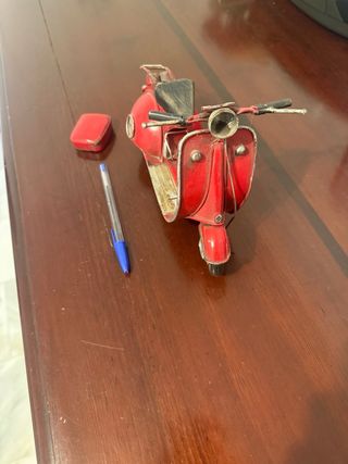 Vespa Decorativa Metal Roja