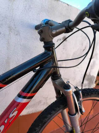 Bicicleta de Montaña Roja