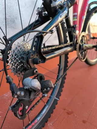 Bicicleta de Montaña Roja