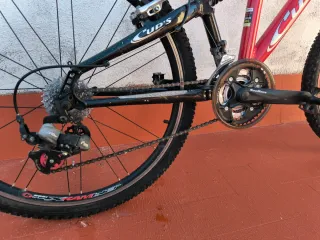 Bicicleta de Montaña Roja