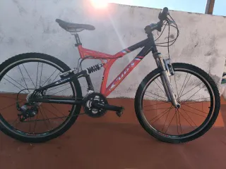 Bicicleta de Montaña Roja