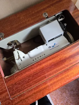 Máquina de Coser Antigua Singer  801Z2