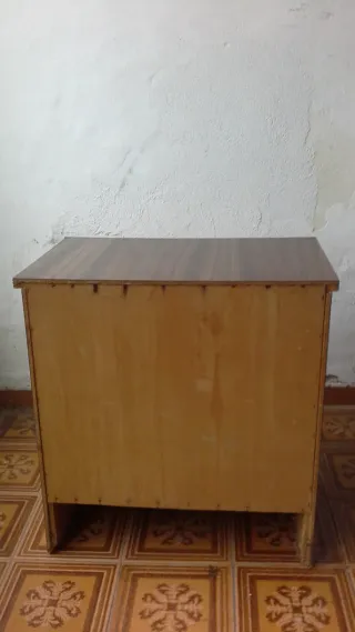 Cómoda de madera con 3 cajones