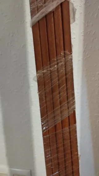 Puerta sapelly 60cm con 5 tapetas