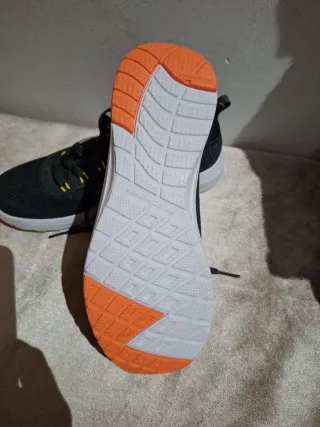 Zapatillas Skechers Gris y Naranja