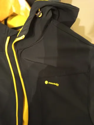 Cortavientos Mountain azul marino y Amarillo