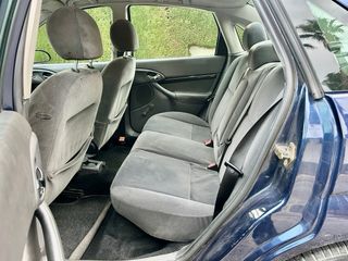 Ford Focus Ghia sedan 1.6 100cv 2003 157400km