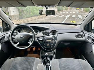 Ford Focus Ghia sedan 1.6 100cv 2003 157400km