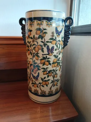 Precioso paragüero de cerámica con diseño floral