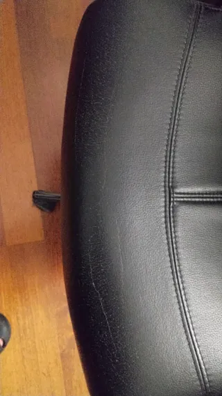 Mesa de escritorio moderna y silla