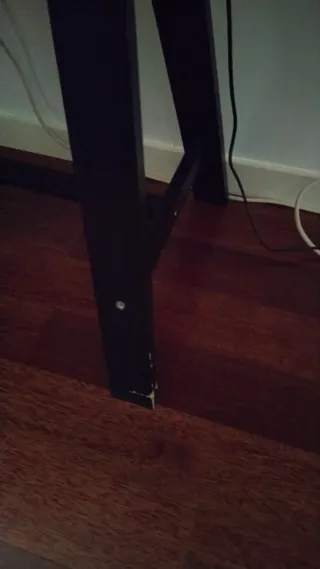 Mesa de escritorio moderna y silla