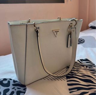 Bolso Guess Blanco y Dorado