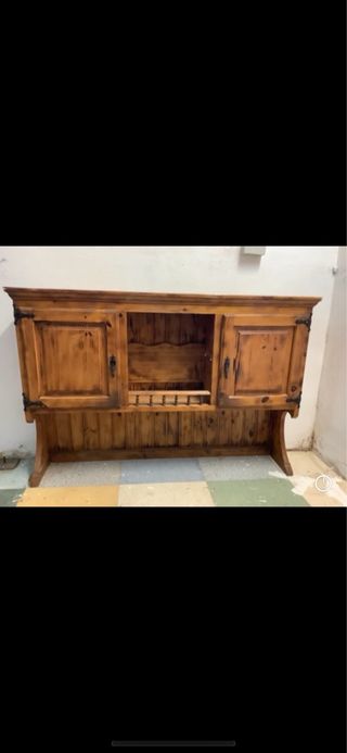 Mueble de madera antiguo
