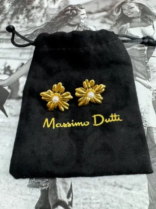Pendientes flor perla Massimo Dutti dorados