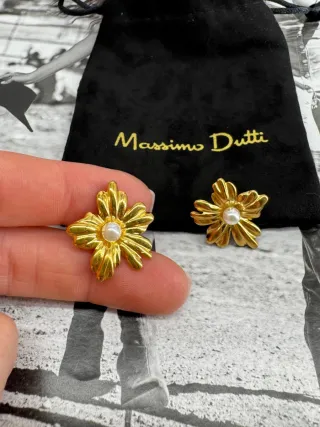 Pendientes flor perla Massimo Dutti dorados