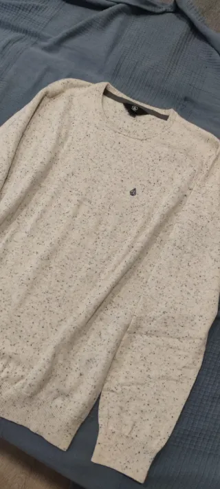 Suéter Volcom jaspeado gris y blanco