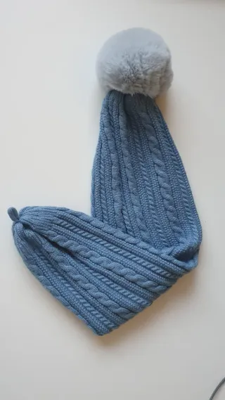 Gorro azul con pompón gris convertible en braga