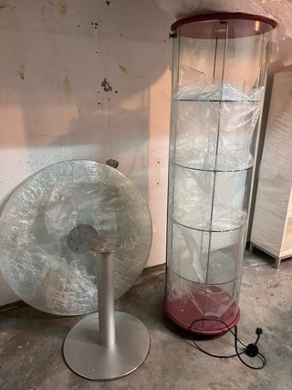 Vitrina cilíndrica cristal con ruedas.