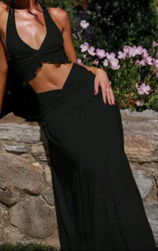 Conjunto top y falda negra