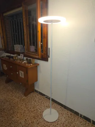 Lámpara de pie moderna