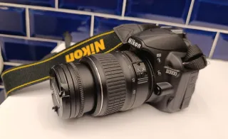 Cámara Nikon D3100 + objetivo 18-55