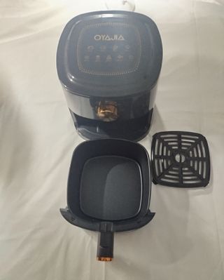 Freidora de aire negra con temporizador