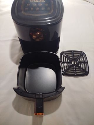 Freidora de aire negra con temporizador