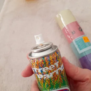 Set Carnevale: parrucca pagliaccio/stelle filanti