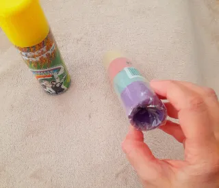 Set Carnevale: parrucca pagliaccio/stelle filanti