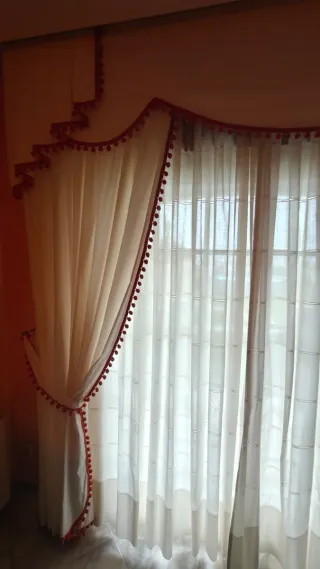 Cortinas variadas con estores.