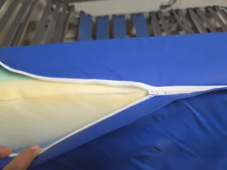 Cama articulada,colchón y barandillas