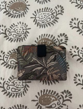 Monedero estampado tropical