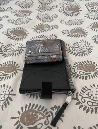 Monedero estampado tropical