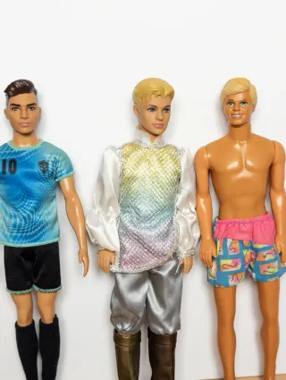 Lote 4 muñecos Ken diferentes épocas