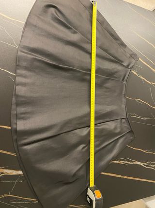 Gonna corta svasata in raso nero