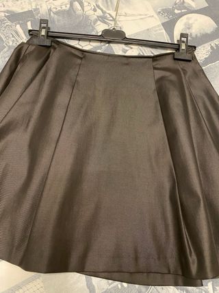 Gonna corta svasata in raso nero