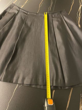 Gonna corta svasata in raso nero