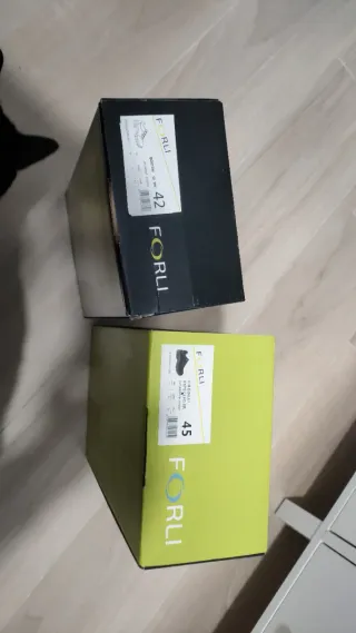 Zapatos de seguridad negros y azules