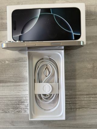 iPhone 16 pro 128gb 15/6/2025 batería 99%