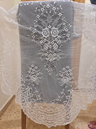 Mantilla de encaje blanco