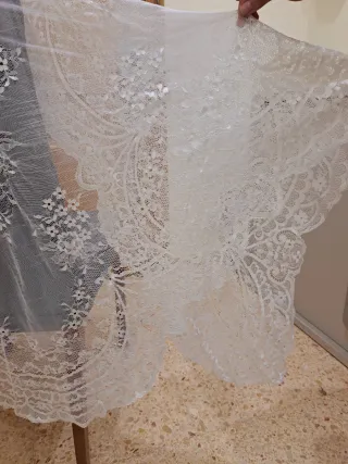 Mantilla de encaje blanco