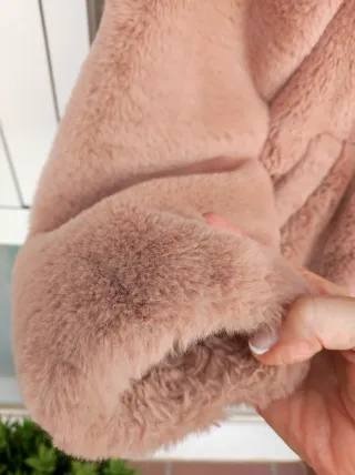 Cazadora efecto pelo rosa