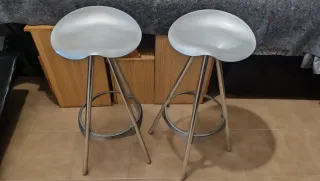 Banquetas de cocina metálicas y madera