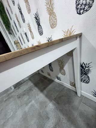 Mesa de comedor de madera