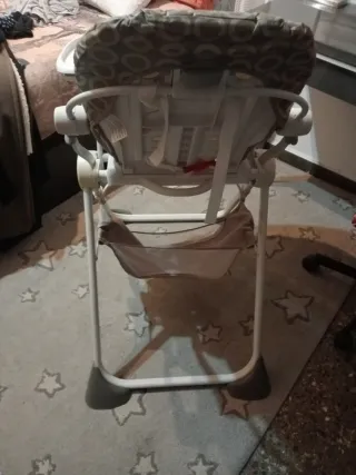 Trona Chicco con asiento acolchado y mesa