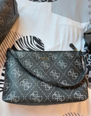Bolso triple Guess negro y gris