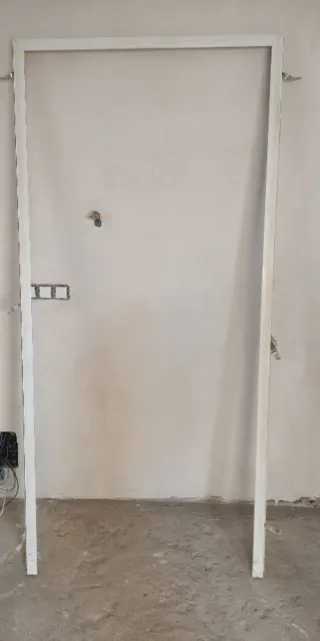 Puerta de aluminio con cristales