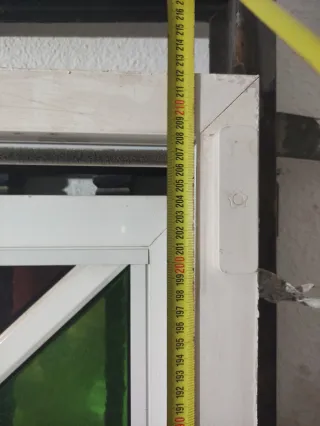 Puerta de aluminio con cristales