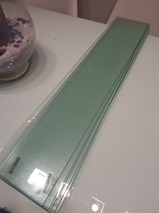 Vitrina de cristal y madera